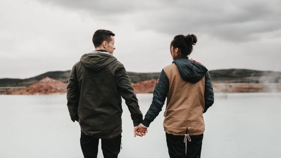 Here are 8 ways to keep a committed relationship healthy