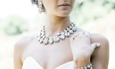 10 Timeless Bridal Jewelry Pieces Every Bride Needs
