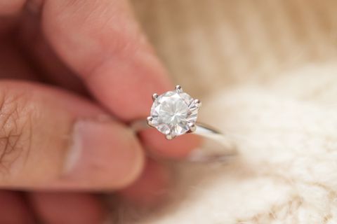 How to Choose the Perfect Natural Diamond Solitaire Ring for Your Engagement?