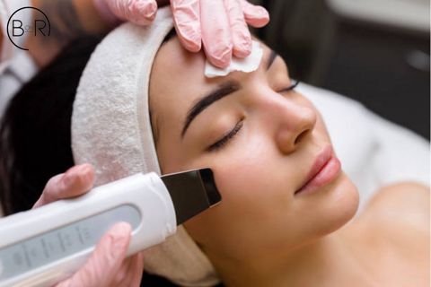 Top Factors to Consider Before Booking a Deep Cleansing Facial with Extraction in Dubai