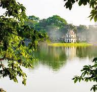 Describe Hoan Kiem Lake