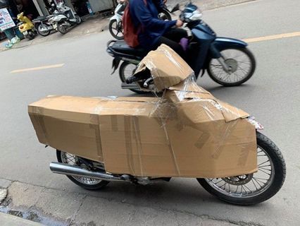 Giá gửi xe máy bằng ô tô hiện nay là bao nhiêu?