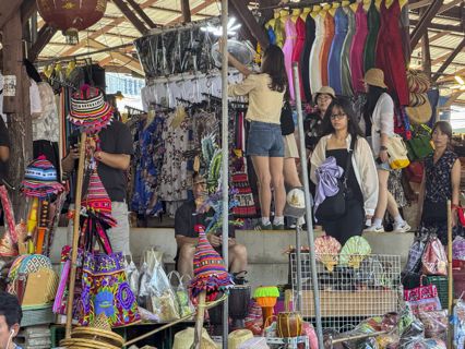 India Fashion Accessories Market Surpasses USD 14 Billion Driven by Rising Urban Demand