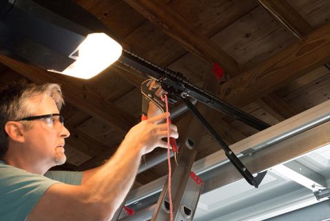 What Are The Important Aspects To Check When Hiring Garage Door Replacement Service?