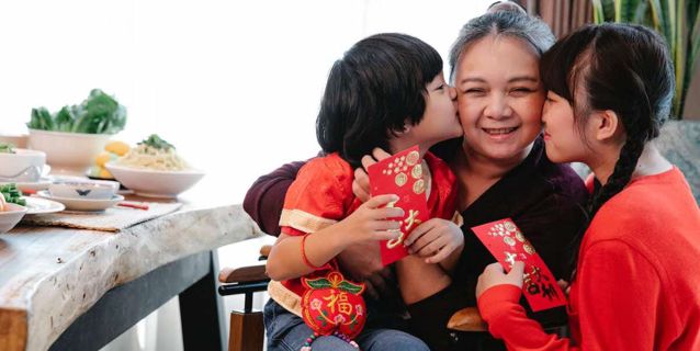 4 CHINESE NEW YEAR TRADITIONS TO BRING FAMILY TOGETHER