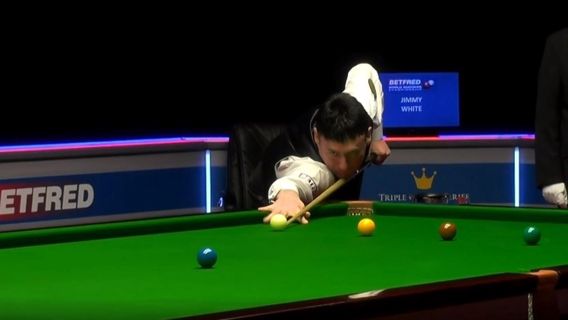 Frustrated Jimmy White throws cue after being dumped out of Snooker Shoot Out