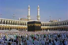 What to do when performing Umrah?