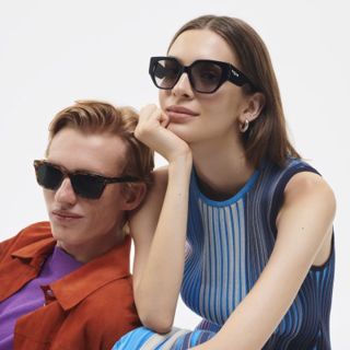 Eyewear Elegance: Unveiling the Latest Seasonal Trends and Color Palettes