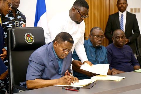Governor Otu Signs N296bn Budget, Economy Tops