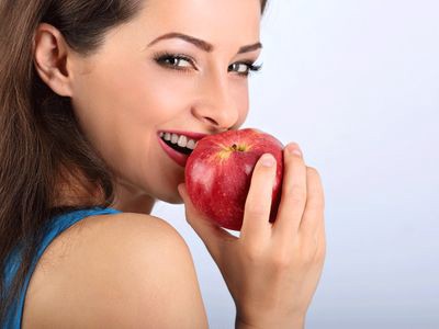 The Science Behind When to Eat Apples and Their Health Benefits