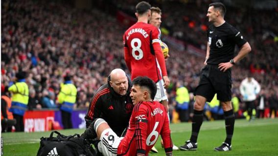 Man Utd's Martinez out for eight weeks with injury