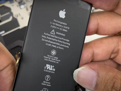 Thay pin iPhone 12 giá bao nhiêu là hợp lý nhất hiện nay?